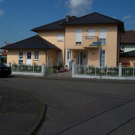 Gaestehaus Tante Tienchen 7 Minuten Zu Fuss Zum Europa Park , Plus Kostenloses Parkplatzticket Rulantica ,Alle Unsere Suiten Haben Einen Balkon Rust Exteriör bild